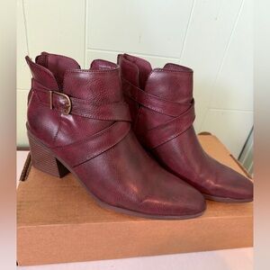 Short heeled burgundy Frye boots